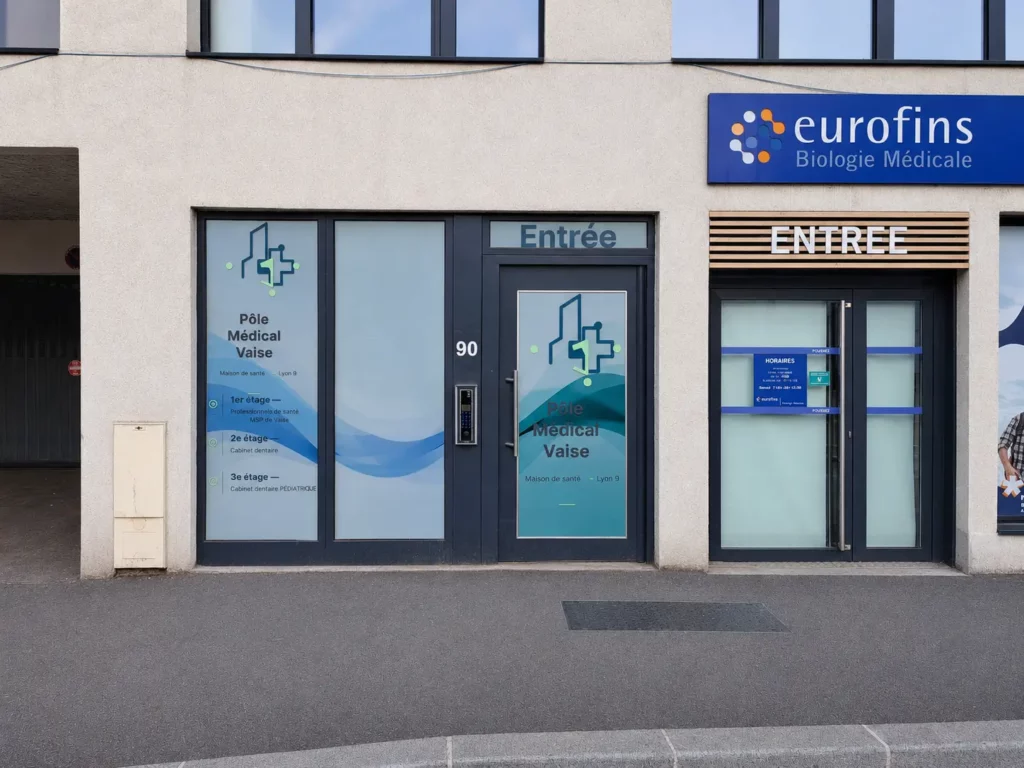 Entrée du Pôle Médical Vaise à côté du laboratoire Eurofins à Lyon 9e