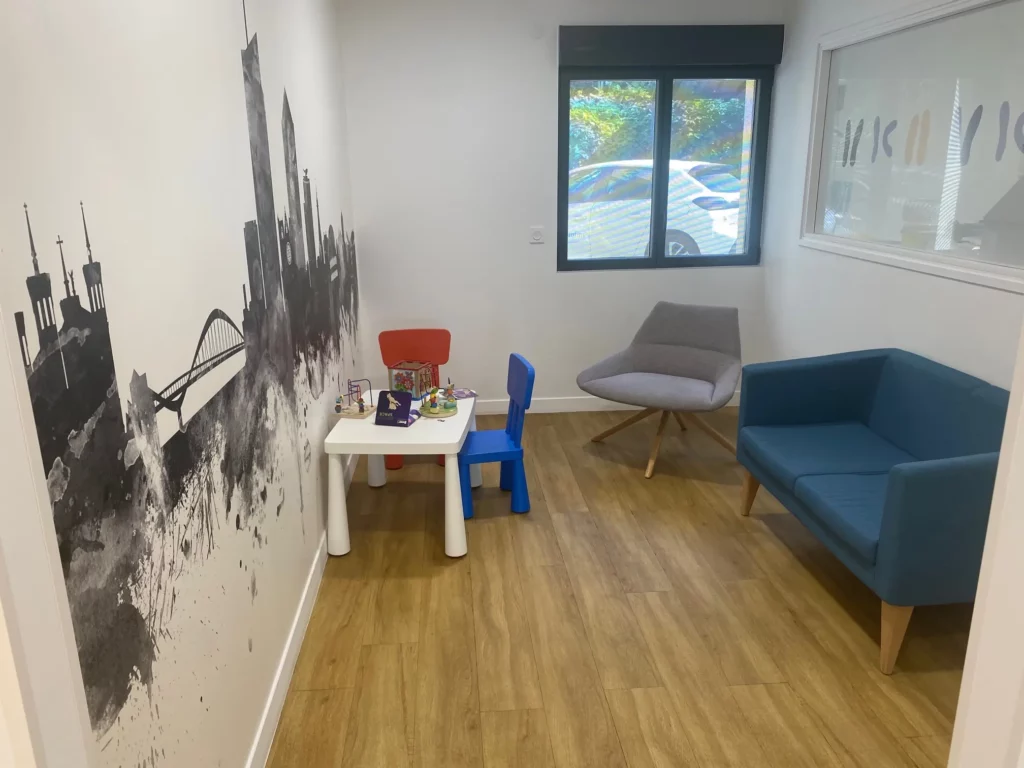 Espace enfants du laboratoire Eurofins Rochecardon à Lyon 9e
